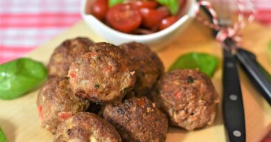 Spaghettis meatballs-4511773_1280
