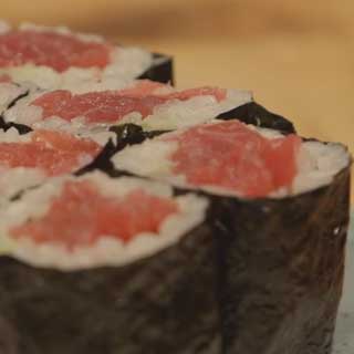 Tuna-roll-sushi-rolls-320x320