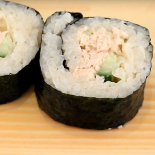 blue-crab-roll-sushi-rolls-320x320