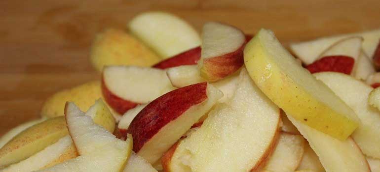 Foods to Feed Your Dog That Are Healthier Than Treats apples